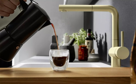 Bateria kuchenna Blanco Linus-S satin gold złota bateria z praktyczną wyciąganą wylewką elegancki design minimalistyczne wykończenie