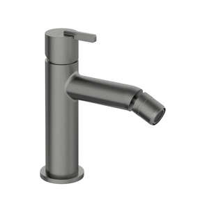 Bateria bidetowa Deante Silia titanium reinterpretacja jednego z najbardziej klasycznych modeli