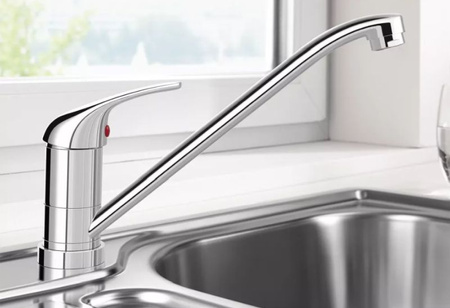 Bateria kuchenna Blanco Daras-F chromowana popularny kształt do montażu przy oknie dopasowana do małych zlewozmywaków