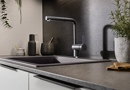 Bateria kuchenna Blanco Linus-S Silgranit-Look antracytowa bateria z wyciąganą wylewką elegancki design minimalistyczne wykończenie