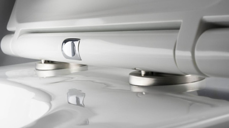 Miska WC wisząca ceramiczna Deante Round biała miska bezkołnierzowa ułatwiająca utrzymanie czystości i higieny deska wolnoopadająca