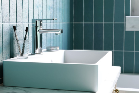 Bateria umywalkowa Deante Tubo chrom aerator typu honeycomb klasyka do każdej łazienki