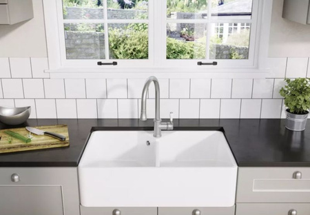 Zlewozmywak Blanco Villae Farmhouse 8 Ceramika biały połysk z jednym otworem zlew nakładany dwukomorowy minimalistyczny design wraz z wysuniętą komorą